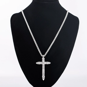 Collier gothique pour homme en acier inoxydable avec croix et chaîne en corde épaisse
