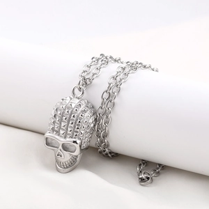 Collana con Ciondolo a Teschio Vintage Punk Gotico Acciaio Inossidabile Testa di Scheletro con Rivetti Gioielli Rock da Uomo Donna