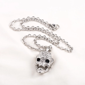 Collier pendentif crâne pour homme en acier inoxydable style punk rock avec chaîne argentée