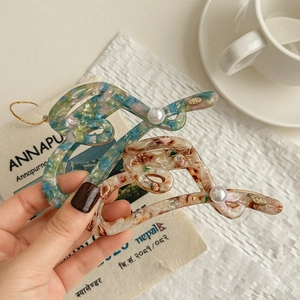 Elegant musical note hair claw clips with marble texture and pearls in soft pastel colors