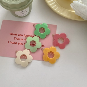Set of 5 cute matte flower hair clips in sweet candy colors for girls' hair styling