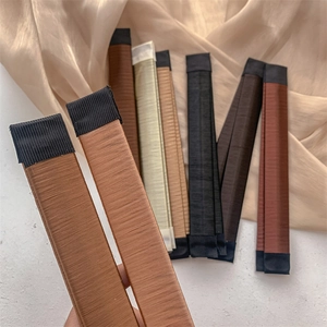 Accessoire chignon invisible style français avec texture cheveux synthétiques en tons variés