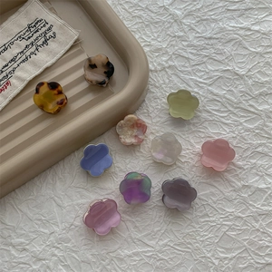 Mini pinces à cheveux à fleurs en acétate aux couleurs pastel marbrées assorties