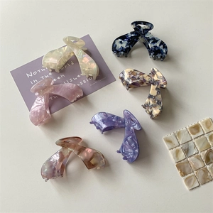 Set of 6 chic acetate hair claws with marble texture in various elegant colors