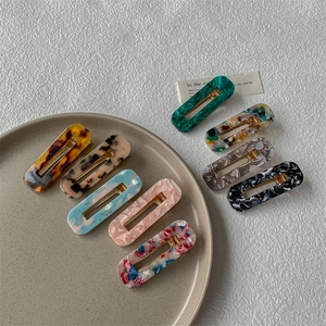 Lot de 9 barrettes rectangulaires évidées en acétate aux motifs variés et chic