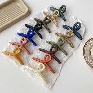 Lot de 12 grandes pinces à cheveux mates de couleurs variées au design torsadé minimaliste