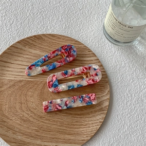Ensemble de trois barrettes à cheveux en acétate avec de jolis motifs floraux colorés