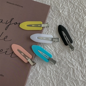 Five-piece set of colorful matte seamless hair clips for women in assorted pastel colors