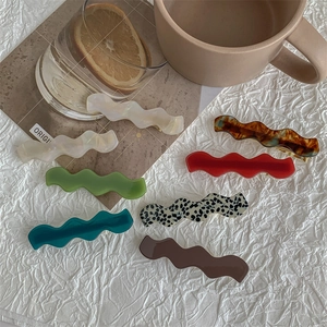 Elegant wavy hairpin set in acetate resin with assorted colors and tortoise textures