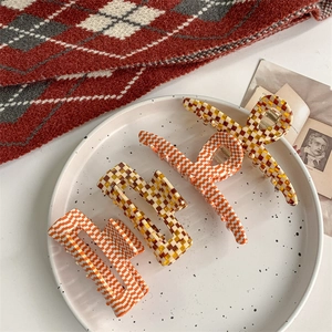 Vintage Acetate Checkerboard Hair Claw Clip Large Hollow Geometric Hair Grabs Non Slip Plaid Hair Clips For Women Girls
