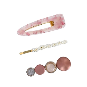 Lot de trois pinces à cheveux élégantes avec acétate rose, perles et détails dorés