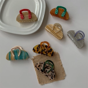 Pinces à cheveux en acétate avec motifs léopard et marbre en couleurs assorties