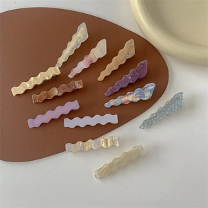 Set of 2 vintage oil painting style wavy duckbill hair clips in assorted marble patterns