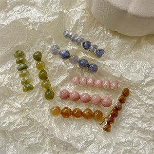 Lot de 7 barrettes en résine colorées avec texture marbrée en formes de cœur et perles