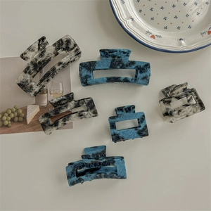 Set di 6 pinze per capelli in acetato con motivo a inchiostro marmorizzato nero e bianco