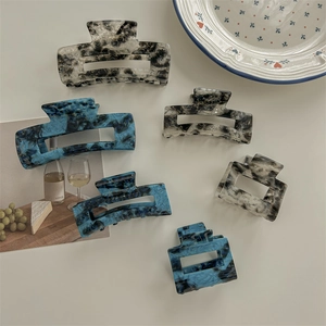 Elegante molletta per capelli in acetato con motivo a inchiostro nero bianco e marmo blu