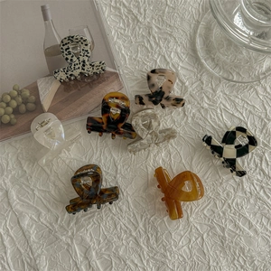 Classic acetate hair claws set featuring leopard print and marble patterns for women