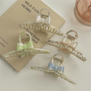 Elegantes Set aus Metall-Haarklammern mit Schleifen in Creme, Rosa, Grün und Blau