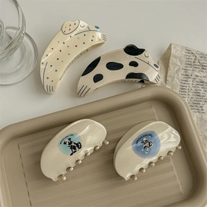Pinces à cheveux à pois dalmatiens avec illustration de chien en blanc crème