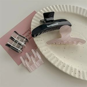 Set di eleganti mollette per capelli in acetato nero, rosa e a quadretti per acconciature