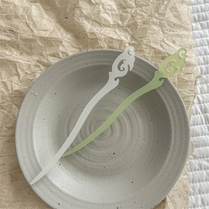 Set de pics à cheveux classiques avec gravures creuses en acétate jade blanc et vert