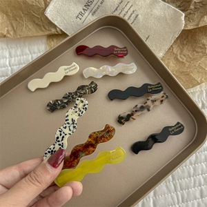 Vintage wavy acetate hair clips in tortoise and pearl white finish for women