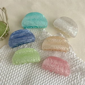 Set di sei mollette per capelli con motivo marmorizzato in eleganti colori pastello