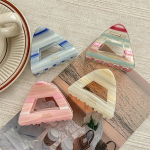 Minimalist marble pattern acetate triangle hair claws with elegant gold branding