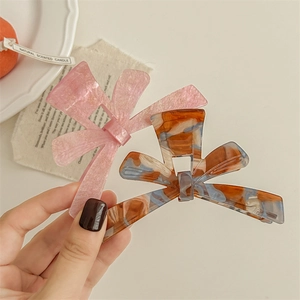 Elegant bow hair clips set with pink pearlescent and tortoiseshell pattern finishes