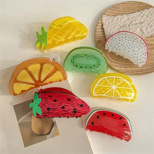 Lot de 7 pinces à cheveux en acrylique aux formes de fruits colorés comme fraise et ananas
