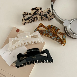 Set of 13cm oversized acetate hair claws in tortoise shell and marble patterns