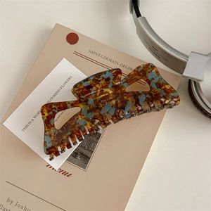 Detail view of 13CM amber shark hair claw with gold Barrette La France lettering