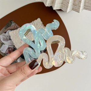 Pinces à cheveux sirène irisées en résine dorée champagne et vert pâle avec vagues