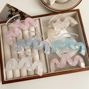 Pince à Cheveux à Vagues Irisées pour Femmes Style Coréen en PVC Grande Pince Requin Accessoires de Cheveux Irisés Élégants Coiffure