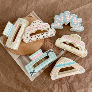 Floral and checkered acrylic hair claws in pastel tones for women stylish hair styling