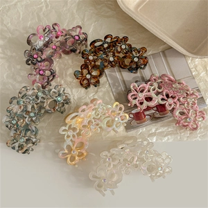 Elegante Pinza per Capelli in Acetato con Fiori Traforati Retro Camelia Strass Künstliche Perle Sintetiche per Accessori Capelli Donna