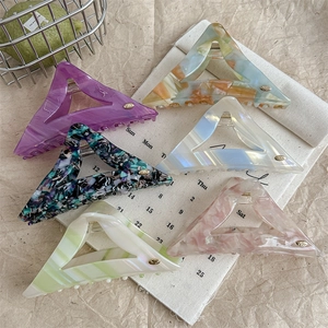 Grande Pince à Cheveux Triangle en Acétate de Cellulose Mode Marbré Laqué Pince Requin Creux Coiffe pour Femmes Quotidien