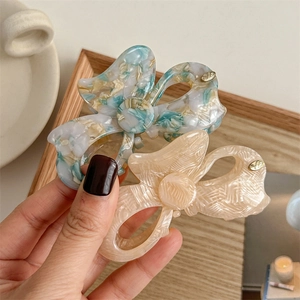 Set di mollette per capelli retrò in acetato con motivi a fiocco blu e crema