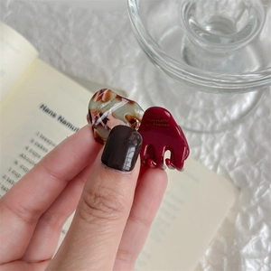 Exquisite acetate hair claws in amber and dark red, elegant French style hair accessories