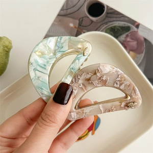 French vintage semi-circular hair clips with marble texture in green and beige finishes