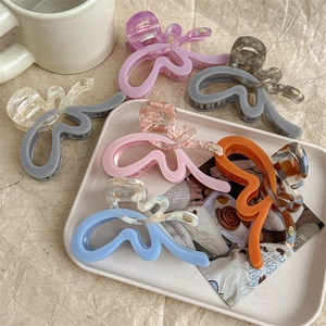 Set of large resin butterfly hair claws in pastel Morandi colors for women's hairstyling