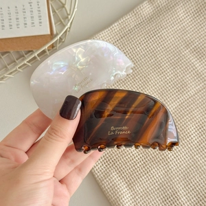 Vintage acetate hair claws in pearly white and tortoiseshell for elegant hairstyles