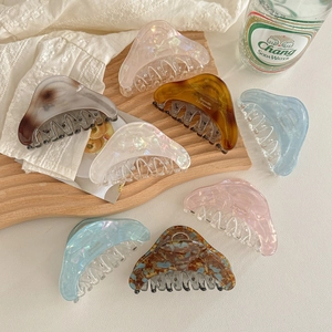 Lot de 8 pinces à cheveux triangle en acétate aux motifs écaille et perle