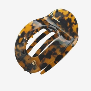 Pince à cheveux vintage en acétate ambré avec logo ovale doré style français