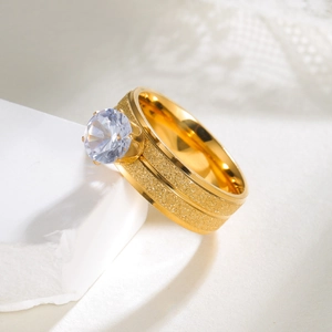 Luxuriöser Runder Zirkonia Ring Mit Sechs Zacken Titanstahl Vergoldet Matt Glitzer Oberfläche Hochzeit Verlobung Mode Damen Schmuck