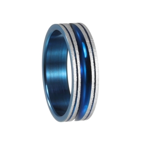 Ring aus gebürstetem Titanstahl in Silber mit blauer Nut und polierter blauer Innenseite