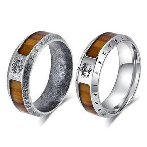 Anello Vichingo Albero della Vita con rune nordiche e pietra occhio di tigre uomo