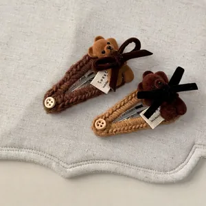 Lot de deux barrettes en tricot avec ours en marron et kaki et rubans faits à la main