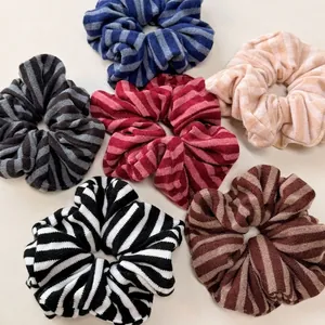 Lot de chouchous à rayures tricotés en six couleurs avec tissu doux texturé