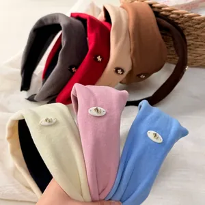 Cerchietto spesso in velluto con emblema di cane dorato in vari colori pastello
